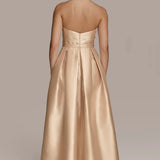 Robe de bal sans bretelles avec jupe overskirt