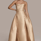 Robe de bal sans bretelles avec jupe overskirt