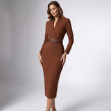 Robe fourreau à col mandarin et ceinture